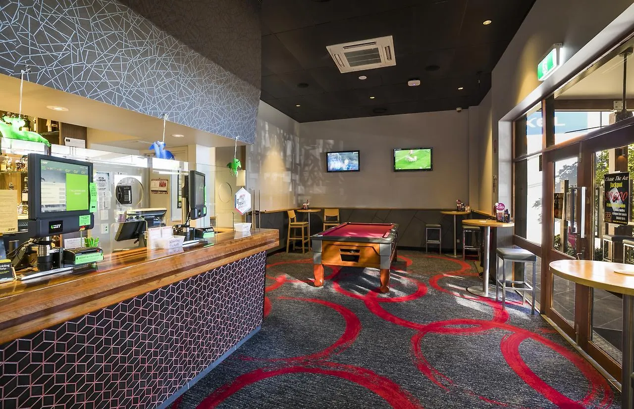 Hotel Nightcap At Golden Beach Tavern Caloundra