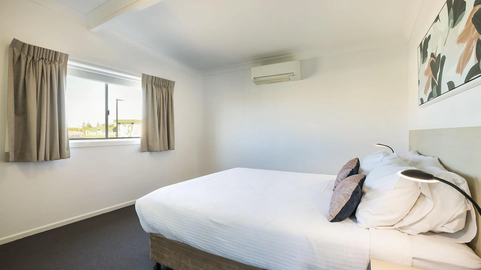 Hotel Nightcap At Golden Beach Tavern Caloundra