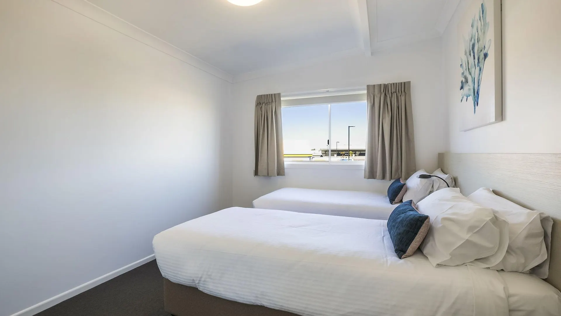 *** Hotel Nightcap At Golden Beach Tavern Caloundra Australia