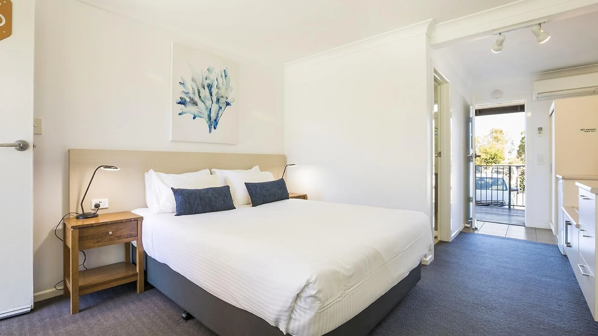 *** Hotel Nightcap At Golden Beach Tavern Caloundra Australia