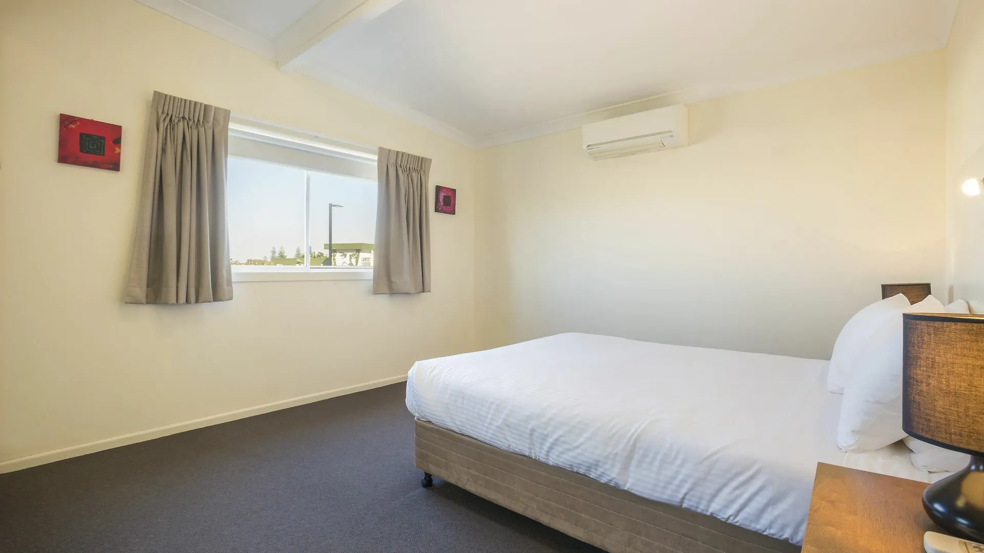 Hotel Nightcap At Golden Beach Tavern Caloundra